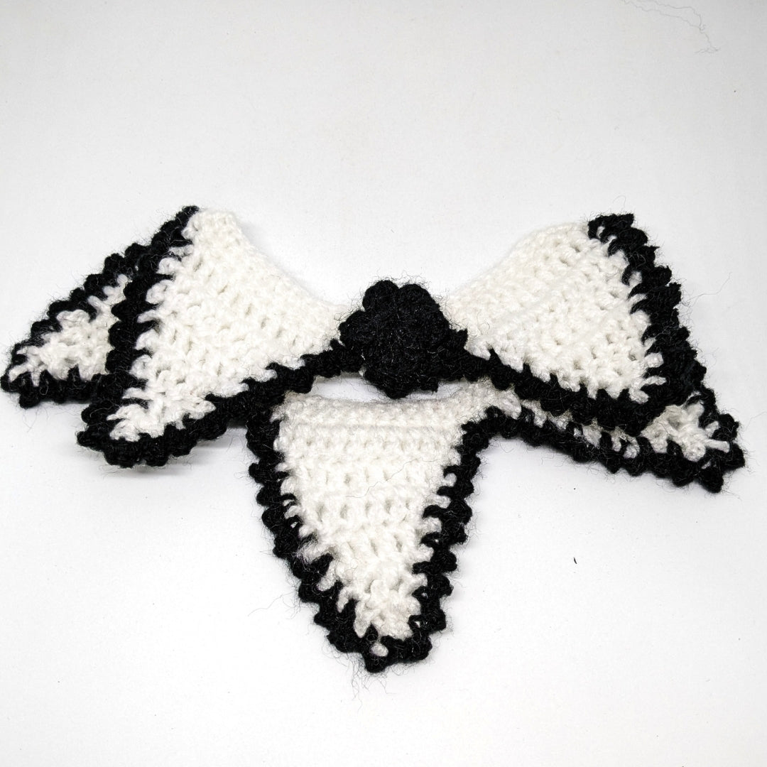 HRIKU® Christmas Wool Crochet Cat Muffler - Cozy & Festive (White)
